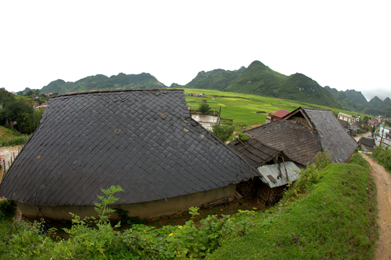 nha mai den